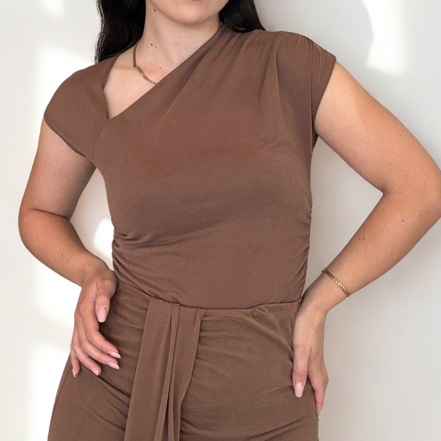 Top Scollo Asimmetrico Brown | 10402