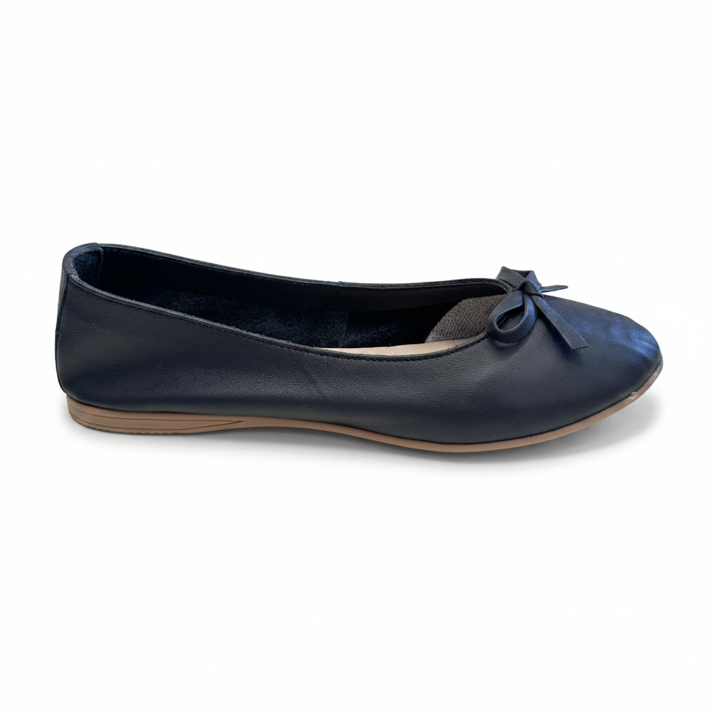 Ballerina blu navy fiocco laterale sfondo bianco