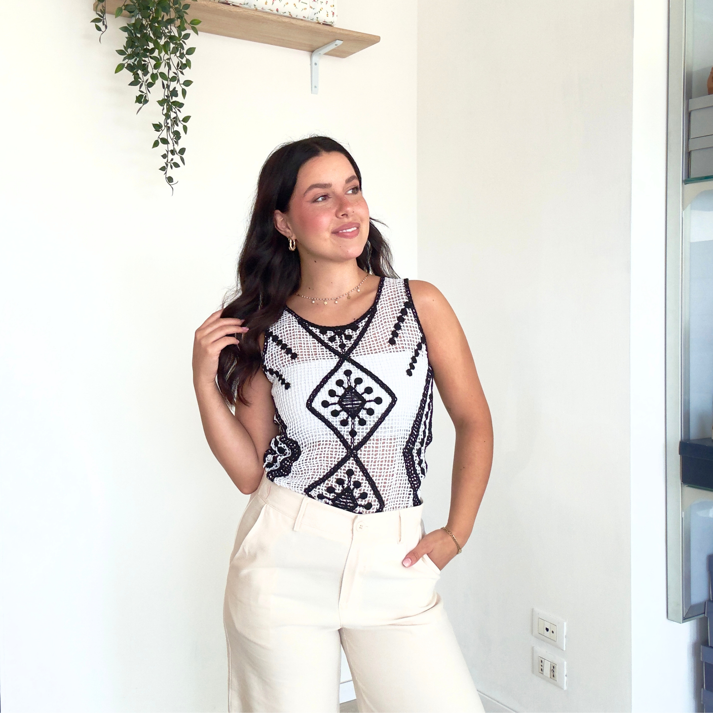 Top interamente in Crochet Bianco e Nero | 10519