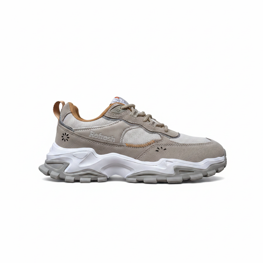 Refresh Sneaker sfondo bianco