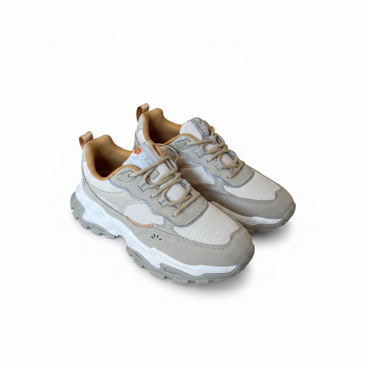 Refresh Sneakers coppia sfondo bianco
