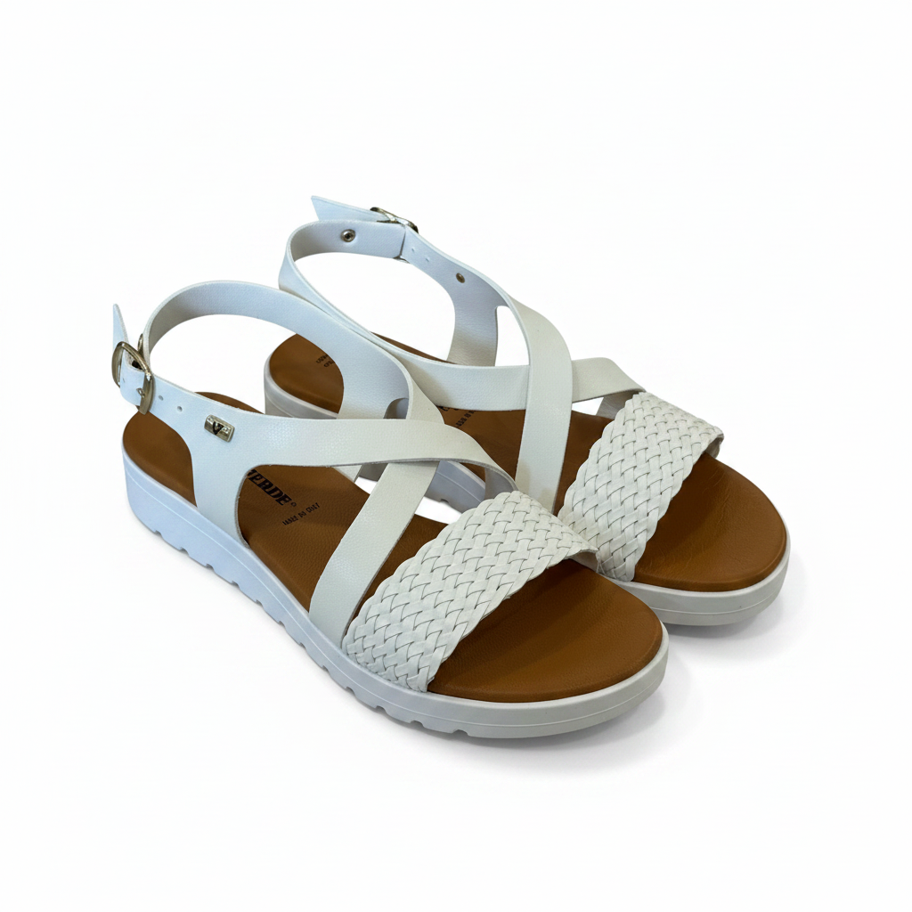 Sandali bianchi coppia sfondo bianco
