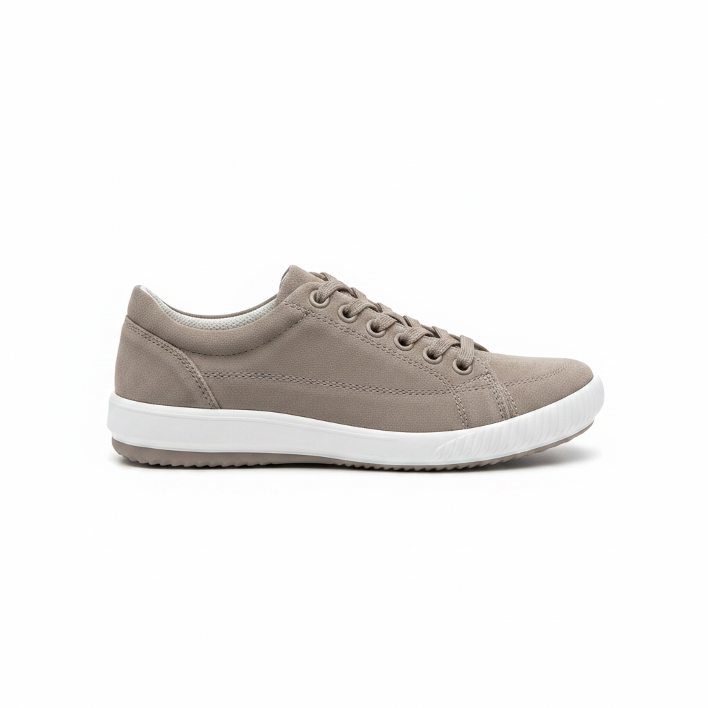 Scarpa singola sfondo bianco