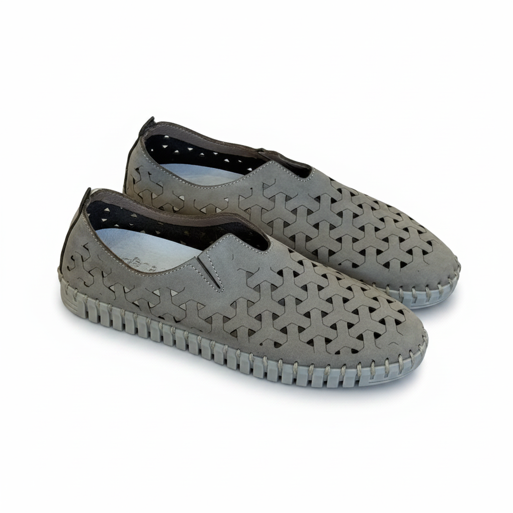 Slip-on traforato coppia sfondo bianco