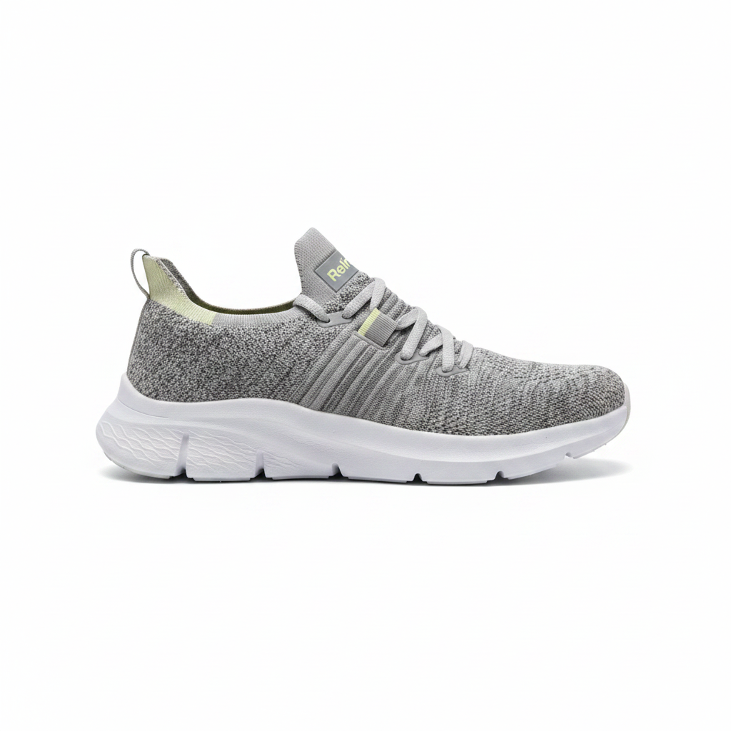 Sneaker grigia singola sfondo bianco