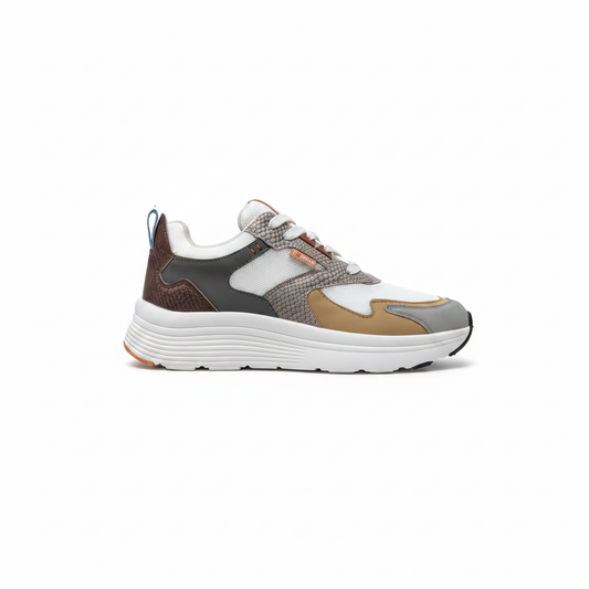 Sneaker singola sfondo bianco