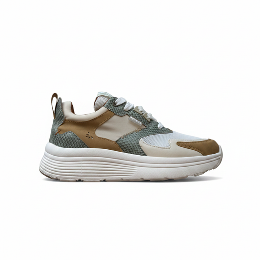Sneaker singola sfondo bianco