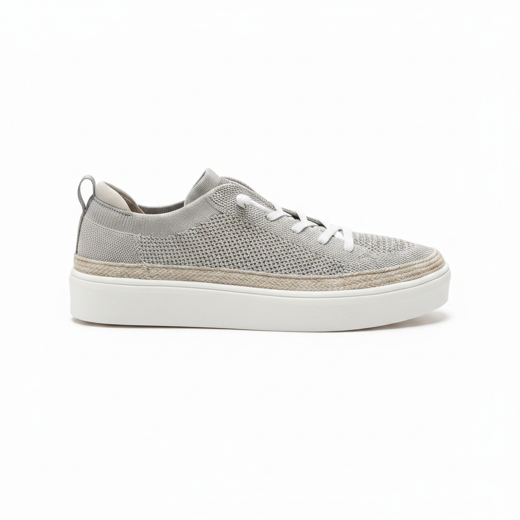 Sneaker singola sfondo bianco